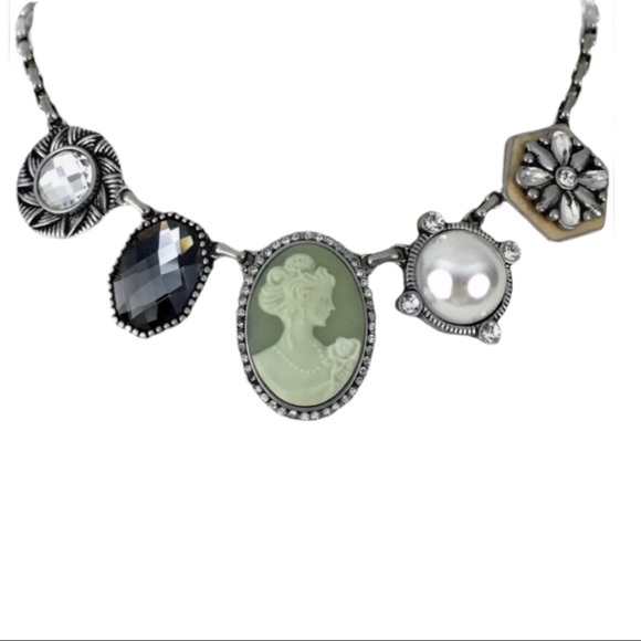 Lia Sophia Nostalgia Cameo Victorian Retired NWT - Picture 4 of 8